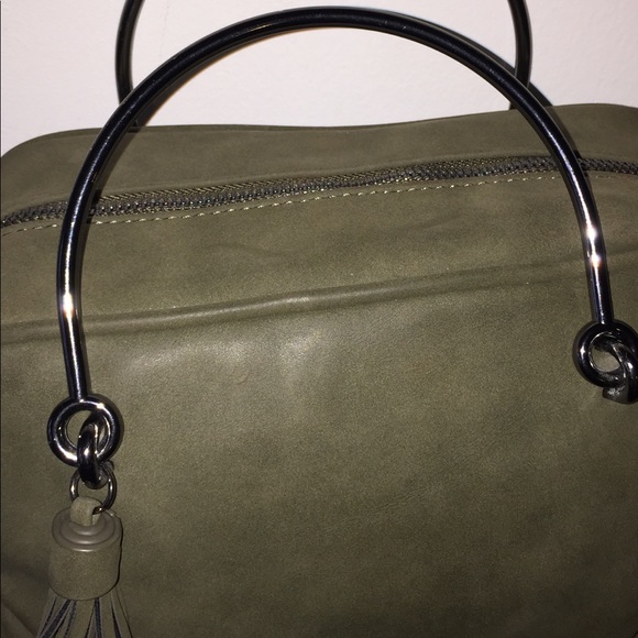 Green Crossbody Bag with chain and tassels!!! - Picture 2 of 4
